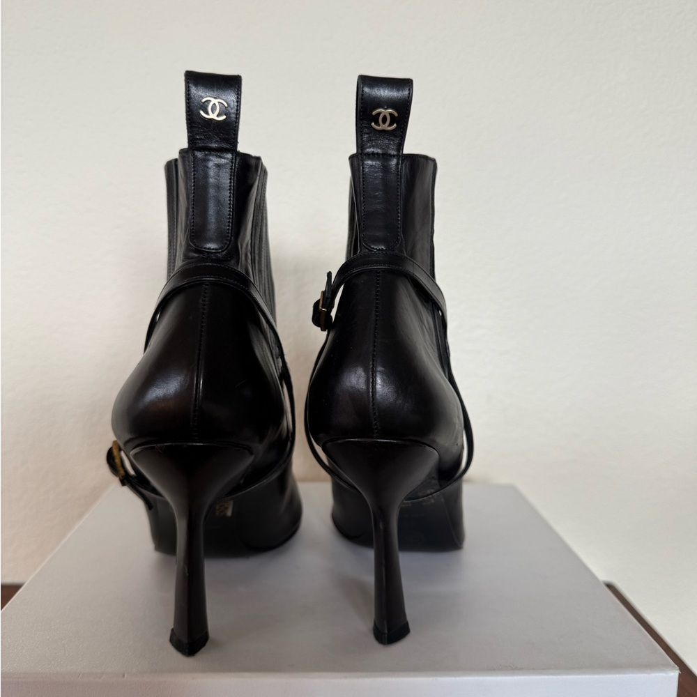 CHANEL Authentic Rare 90’s  Black Leather Ankle Boots Size 39.5 Made in France